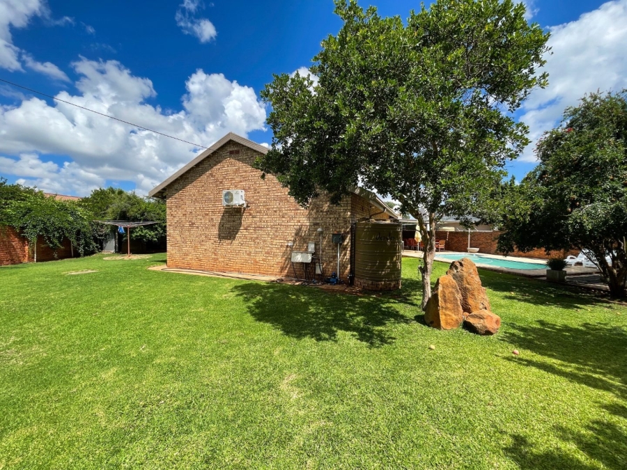 4 Bedroom Property for Sale in Hillcrest Northern Cape